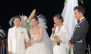 Trấn Thành 'lầy lội' rủ dàn khách mời chụp hoa cưới của Đông Nhi