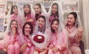 Á hậu Hoàng Oanh mặc pijama, cùng Nhã Phương và Ái Phương tổ chức tiệc độc thân