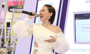 Tóc Tiên diện váy xẻ gợi cảm, khoe vũ đạo điêu luyện với loạt hit đình đám