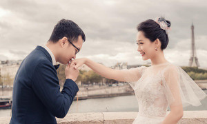 BTV 'Bản tin Thời sự 19h' và chồng chụp ảnh cưới lãng mạn tại Pháp