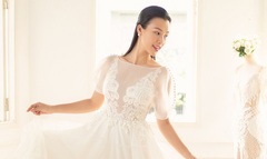 Vắng bạn trai Tây, Hoàng Oanh vẫn rạng rỡ khi đi thử váy cưới