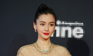 Angela Baby xinh như công chúa, bình thản xuất hiện trước tin đồn mang thai lần 2