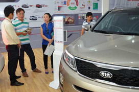 Ô tô Ấn Độ giá rẻ ùn ùn về Việt Nam