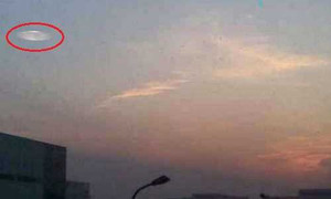 UFO lơ lửng 10 tiếng giữa trời Thượng Hải