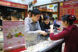 Giá vàng hôm nay 25/7 vẫn rơi tự do