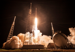 Choáng ngợp hình ảnh tên lửa Falcon 9 đưa vệ tinh JCSAT-16 lên quỹ đạo