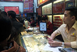 Giá vàng hôm nay 23/8 vẫn tiếp đà sụt giảm