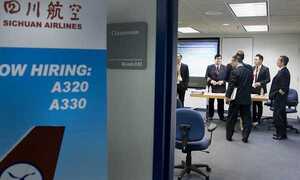 Khan hiếm trầm trọng, phi công được chi lương 7 tỷ đồng/năm