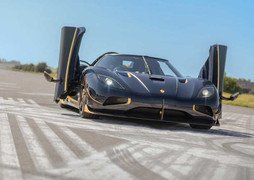 'Lóa mắt' trước siêu xe dát vàng Koenigsegg