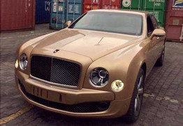 Siêu xe Bentley màu độc theo chân đại gia về Việt Nam
