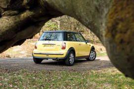 'Thèm' những chiếc ô tô giá rẻ từ 30 triệu đồng tại Anh