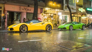 Bộ đôi siêu xe nhà thiếu gia Phan Thành tắm mưa tại Sài Gòn