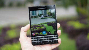 Cửa hàng đổ xô đi bán BlackBerry Passport đại hạ giá