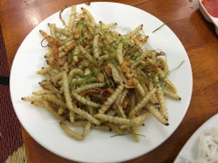 Món ăn khoái khẩu của người Hà Nội: Nửa triệu đồng/kg sâu tre vẫn khó mua