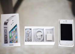 Sau iPhone 3GS, đến lượt 4S chưa active xả hàng về Việt Nam