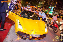 Thiếu gia Minh Nhựa và Phan Thành cưỡi siêu xe đi 'uống bia' tại Sài Gòn