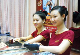 Giá vàng hôm nay 13/10 tăng dù giá vàng thế giới sụt giảm