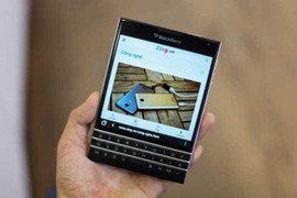 Dân buôn xả hàng, giá BlackBerry Passport tại Việt Nam chạm đáy