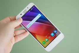 'Săn' điện thoại pin trâu giá mềm tại Việt Nam