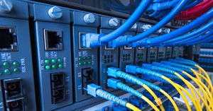 Các hệ thống thông tin đang đối mặt với hàng loạt các cuộc tấn công đồng thời