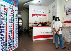 Đua bán vé số tự chọn, có điểm thu 50 triệu/ngày ở Sài Gòn