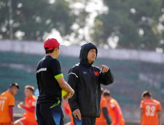 Vì sao Tuấn Anh chấn thương, phải tiêm thuốc vẫn sang Myanmar?