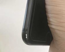 iPhone 7 Plus màu đen nhám tại Việt Nam cũng bị bong tróc sơn