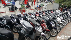 Chênh giá 13 triệu, Honda SH 2017 vẫn vắng khách