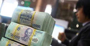 Lãi suất giảm sâu, người gửi tiền ngày càng ít lợi ích