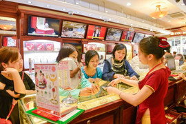 Giá vàng hôm nay 7/12 phá vỡ kỷ lục đắt đỏ so với giá vàng thế giới