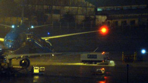 Mưa lớn kéo dài, sân bay Tân Sơn Nhất lại ngập nặng