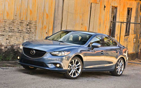 Mazda giảm giá 'sốc', thị trường ô tô vẫn ảm đạm