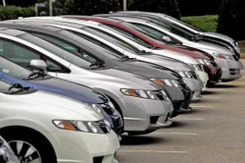 Ô tô mùa đại hạ giá: Nôn nóng mua xe, 1 tuần lỗ trăm triệu