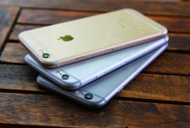 Tung bão đại hạ giá cuối năm, smartphone xách tay vẫn ế ẩm