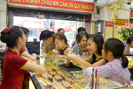 Giá vàng hôm nay 23/12 giảm sâu, rủi ro mới lại xuất hiện