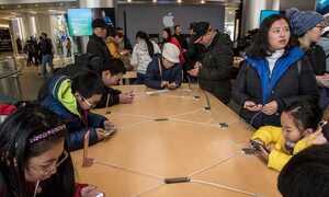 Khám phá hành trình của iPhone từ nhà máy đến tay người dùng