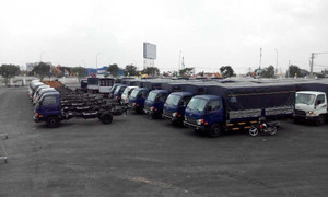 Ách tắc đăng kiểm ô tô, dân buôn lo ế xe