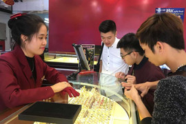 Giá vàng hôm nay 13/1 giảm sâu, giá USD tăng vọt