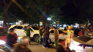 ‘Xe điên’ tông liên hoàn trên phố Hà Nội, 2 người thương nặng