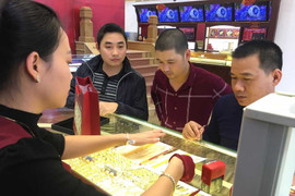 Giá vàng hôm nay 17/1 lại rẻ kỷ lục