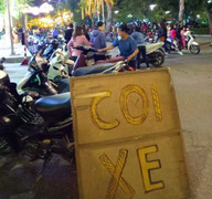 Cho thuê áo dài, giữ xe kiếm bạc triệu ngày Tết