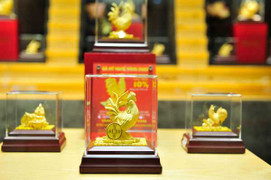 Dân phát cuồng với vàng ngày Thần tài, nhà vàng ‘hứng lộc’ thế nào?