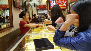 Giá vàng hôm nay 8/2 bật tăng, người ‘săn vàng’ ngày Thần tài vẫn lỗ nặng