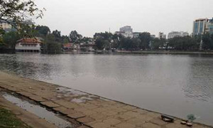 Chờ xe cấp cứu, người đàn ông nhảy xuống hồ Thiền Quang