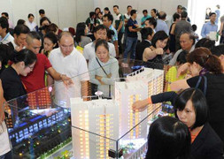 Lo siết tín dụng, nhà đất ồ ạt tháo hàng