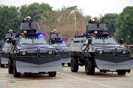 Chiêm ngưỡng dàn vũ khí, xe đặc chủng của cảnh sát cơ động đặc nhiệm