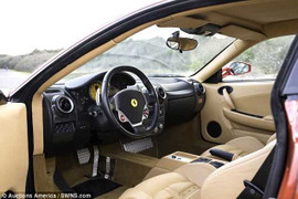 Sắp đấu giá siêu xe Ferrari của Tổng thống Donald Trump