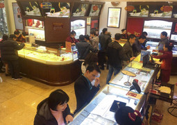 Giá vàng hôm nay 29/3 suy giảm trước đợt bán tháo