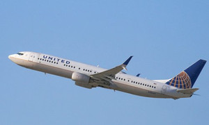 Nữ hành khách tố United Airlines làm ngơ khi bị quấy rối tình dục