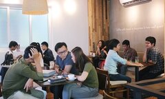 Quán cà phê máy lạnh, bờ sông Sài Gòn hốt bạc